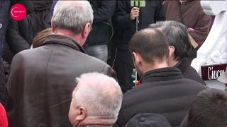 VIDEO Mama Ilenei Ciuculete, STRIGĂTE sfâşietoare după ce capacul cavoului a fost pus peste artistă: "Copila mea, Doamne..."