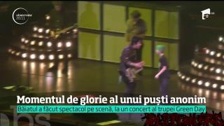 SURPRIZĂ DE PROPORŢII pentru un fan Green Day! Ce i-au pregătit membrii formaţiei unui puşti (VIDEO)