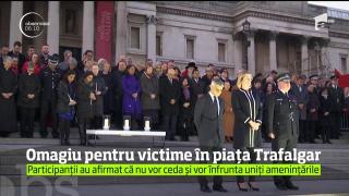 Emoţie la Londra: Sute de oameni au adus un omagiu victimelor atacului de pe podul Westminster