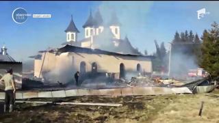 Biserică mistuită de flăcări, la Suceava. De la ce a pornit incendiul (FOTO)