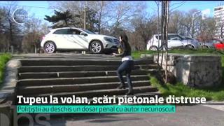 Tupeu la volan. Scări pietonale distruse de un şofer din Constanţa, care le-a urcat la volanul maşinii sale