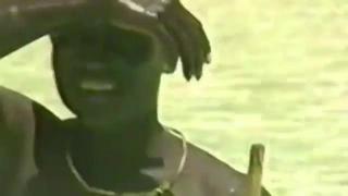 Aceştia ar putea fi ULTIMII oameni RUPŢI de civilizaţie din lume: Membrii unui trib UCID orice om se apropie de ei (FOTO şi VIDEO)