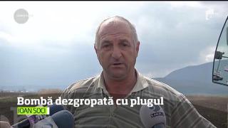 La un pas să fie ARUNCAT ÎN AER! Un bărbat a dezgropat cu plugul o BOMBĂ DE AVIAŢIE