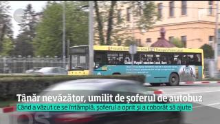 Un tânăr nevăzător din Sibiu, umilit de un şofer de autobuz! În plus, a fost la un pas de un accident tragic