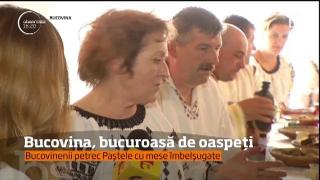 Nu e sărbătoare fără masă-ntinsă, iar bucovinenii sunt mereu bucuroşi de oaspeţi!