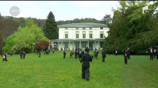 La muzeul lui Charlie Chaplin, din Elveţia, a avut loc cea mai mare adunare de oameni îmbrăcaţi asemenea celebrului său personaj, Charlot