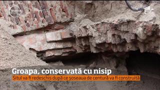 "Sit arheologic", îngropat în nisip. Aşa au decis autorităţile de la Râmnicu Vâlcea să conserve descoperirea