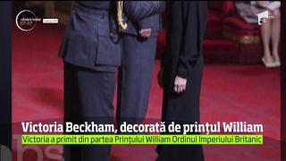 Victoria Beckham, decorată de prințului William la Palatul Buckingham (VIDEO)
