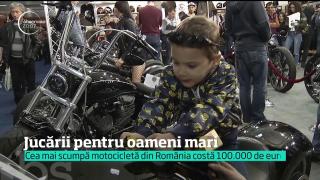 Salonul de motociclete din București a atras zeci de mii de pasionați ai bolizilor pe două roți. Printre ei, și bebe-motocicliștii!