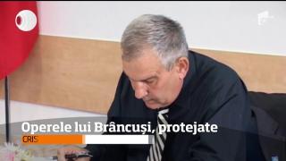 Operele lui Constantin Brâncuşi, protejate cu amenzi usturătoare. Turiştii şi localnicii din Târgu Jiu nu mai au voie să atingă sculpturile