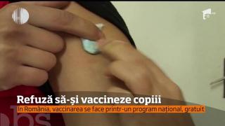 Tot mai mulţi părinţi refuză să-şi vaccineze copiii! Medicii din Argeş merg din casă în casă pentru a informa părinţii despre RISCURILE URIAŞE la care îşi supun copiii