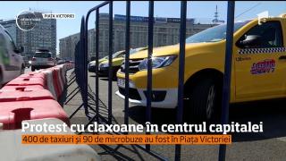 Piaţa Victoriei, blocată de taxiuri şi microbuze! Şoferii adunaţi în faţa Guvernului vor să se elimine concurenţa neloială (VIDEO)