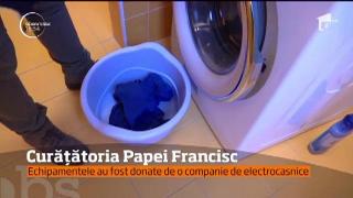 Datorită lui Papa Francisc, oamenii fără adăpost din Roma își pot spăla hainele pe gratis