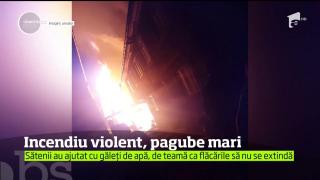 PRĂPĂD la Bistriţa-Năsăud! O casă a fost mistuită de flăcări, care au ameninţat şi alte locuinţe