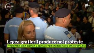 Piaţa Victoriei, ocupată de protestatari. Deciziile pe legea graţierii scoate, din nou, oameni în stradă