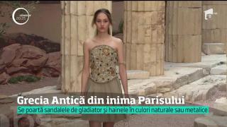 Karl Lagerfeld, designerul casei de modă Chanel, a transformat faimosul Grand Palais într-un vechi templu grecesc