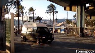 Doi hoți români au ajuns de râsul Italiei! Au vrut să fure o dubă a poliției, cu tot cu polițist! (VIDEO)