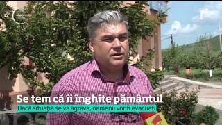 Situaţie alarmantă la Vaslui! Un sat  întreg este în pericol să fie înghiţit de pământ