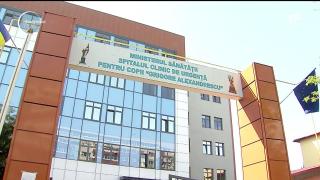 Băieţelul care a stat 11 ore în fântâna din curtea casei, a fost externat!