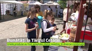 Bulevardul Cetăţii Medievale din Tîrgu Mureş este împânzit de expozanţi, veniţi din toate colţurile ţării cu sute de produse tradiţionale