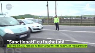 Poliţiştii clujeni au premiat cu îngheţată şoferii care au respectat normele de circulaţie