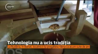 La Rudăria tehnologia nu a ucis tradiția. Localnicii încă îşi pregătesc singuri făina la morile de apă mai vechi chiar şi decât satul lor!