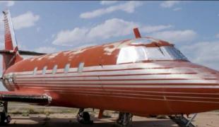 Avionul privat al lui Elvis Presley, scos la licitație. Aeronava de lux are un preţ pe măsură! (VIDEO)