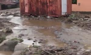 Imaginile dezastrului adus de ploile torenţiale. Zeci de case au fost răvăşite de puternice inundaţii