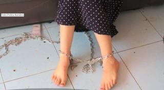 Poveste de dragoste interzisă! O tânără din Teleorman ar fi fost sechestrată şi batjocorită de propria familie pentru că iubeşte un băiat mai sărac!