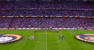 Fotbaliştii de la Manchester United au câştigat Europa League şi au dedicat succesul victimelor atentatului terorist de luni seara