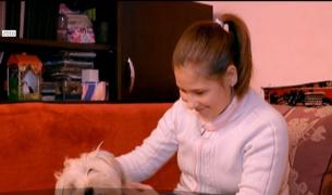 O fetiţă de 13 ani nu s-a mai trezit după operaţia care trebuia să o salveze. Părinţii sunt disperaţi: "Este o legumă"