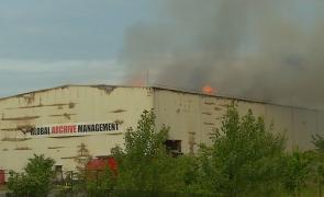 INCENDIU VIOLENT la un depozit din Ilfov! Pagubele sunt ENORME!