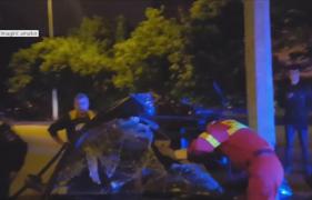 S-au luat la întrecere şi unul dintre ei a ajuns la spital, grav rănit! Doi fraţi au făcut "liniuţa", noaptea, pe bulevard