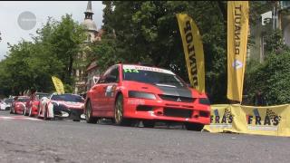 Adrenalină la cote maxime la Braşov! Zeci de piloţi, printre care şi Dani Oţil, se întrec pentru cel mai râvnit trofeu al raliurilor