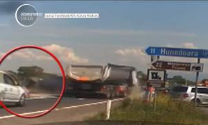 Un tânăr fotbalist de 20 de ani şi-a pierdut viaţa în urma unui cumplit accident rutier. TOTUL a fost surprins de o cameră de bord