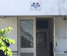 Bărbatul găsit spânzurat într-o secţie de poliţie din Capitală era cunoscut pentru gesturi şocante. S-a automutilat în plină stradă (VIDEO)
