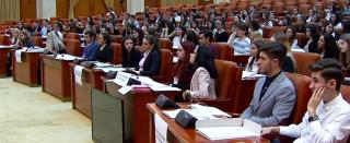 Aproape 200 de elevi de liceu au avut ocazia să vadă ce şi cum fac aleşii noştri la serviciu