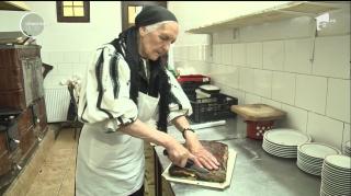 Vărzarul, un preparat tradiţional de Rusalii, la Răşinari, în Sibiu