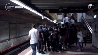 Clipe de groază la metroul din Capitală! Un bucureştean a ajuns în stare gravă la spital, după ce a fost acroşat de un tren (VIDEO)