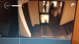 Scene incredibile într-un bloc din Bucureşti! O tânără a fost jefuită de doi indivizi care purtau căști de motociclişti (VIDEO)