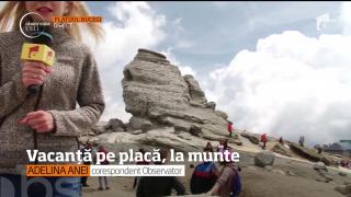 Vacanţă cu zăpadă, în iunie! Turiştii ajunşi pe platoul Bucegi se bucură de două anotimpuri (VIDEO)