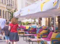 Statul oferă firmelor CÂTE 250 DE LEI pentru fiecare elev sau student angajat! Mulți tineri preferă însă vacanța