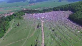 Peste 150 de mii de credincioşi au venit să participe la Liturghia de Rusalii, în Şumuleu Ciuc! Președintele Ungariei a fost și el prezent!