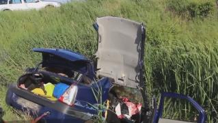 Un accident provocat de o șoferiță de 20 de ani s-a soldat cu un masacru, lângă Buzău! Mama ei vitregă a murit, iar tatăl și două mătuși au fost răniți!