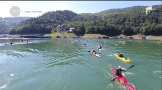 Aşii vâslelor şi-au măsurat puterile într-o întrecere de caiac, în Neamţ, într-un peisaj feeric