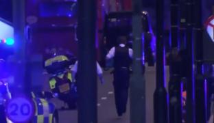 Londra, scena unui dublu atac. Sunt 6 morţi şi peste 40 de răniţi, după ce mai mulţi indivizi înarmaţi au atacat oamenii de pe străzile capitalei