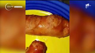 DEZGUSTĂTOR! Ce a găsit o femeie din Botoşani în cârnaţii luaţi de la magazin i-a îngrozit şi pe inspectorii de la Protecţia Consumatorului