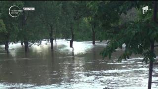 PRĂPĂD în multe zone din ţară, după ploile şi inundaţiile de joi! E COD GALBEN de inundaţii şi vineri