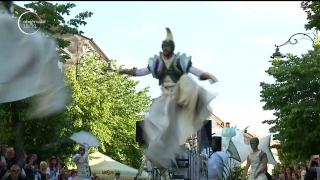 Explozie de culoare pe străzile din Sibiu, la deschiderea Festivalului de Teatru