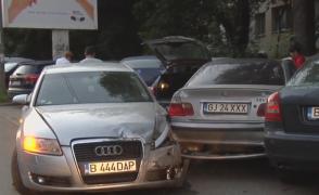 ACCIDENTE în Capitală! Un bărbat a DISTRUS şapte maşini, iar un altul a fost SPULBERAT de un autoturism pe Calea Plevnei